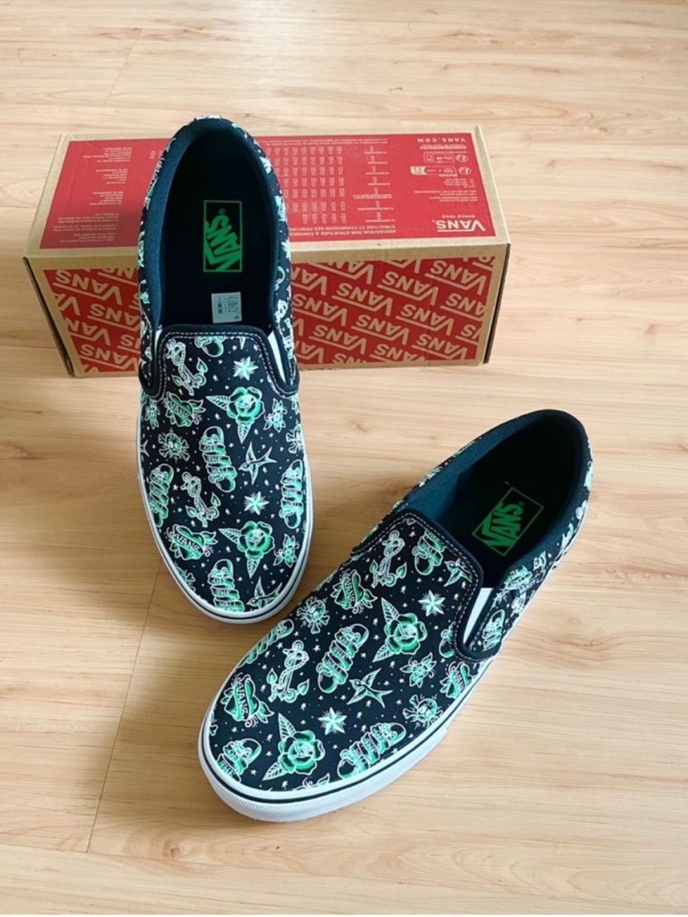 Vans Classic Slip On Floral
Skull Mens 11.5 US
